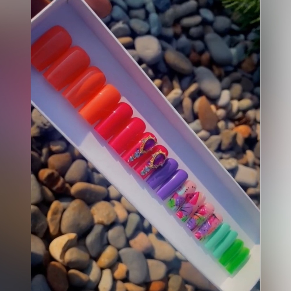 Press on nails